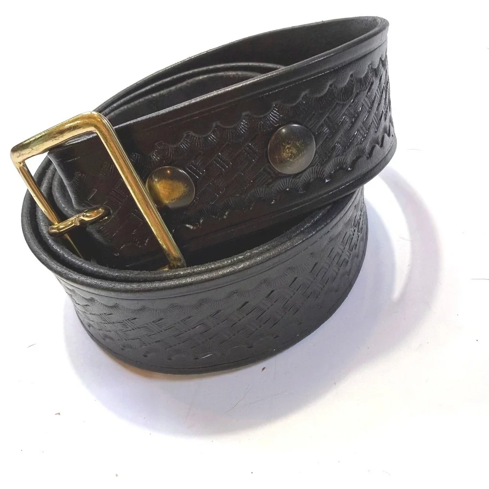 Black Basketweave Embossed Leather Belt Solid Brass Buckle Snap Closure 1.75in